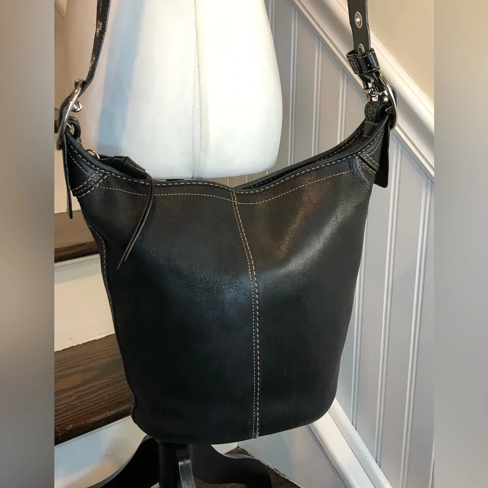 Vintage COACH Black Leather Duffle Exterior Zip Pocket Crossbody Shoulder Bag - Picture 14 of 15